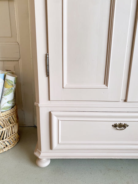 Dobbeltdørs karlekammerskab