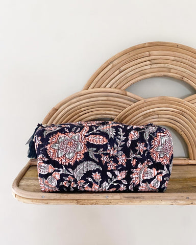 Toilettaske med håndlavet blokprint blomster mønster fra Ville vintage