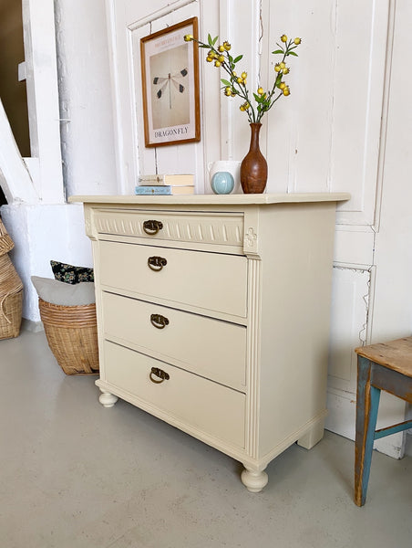 Sød vintagekommode