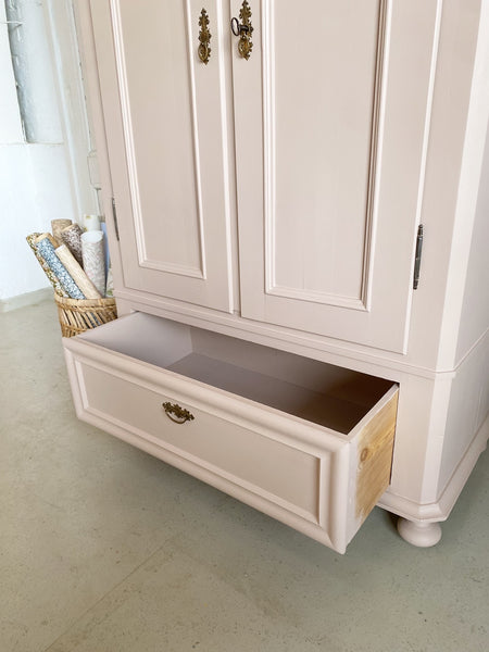 Dobbeltdørs karlekammerskab