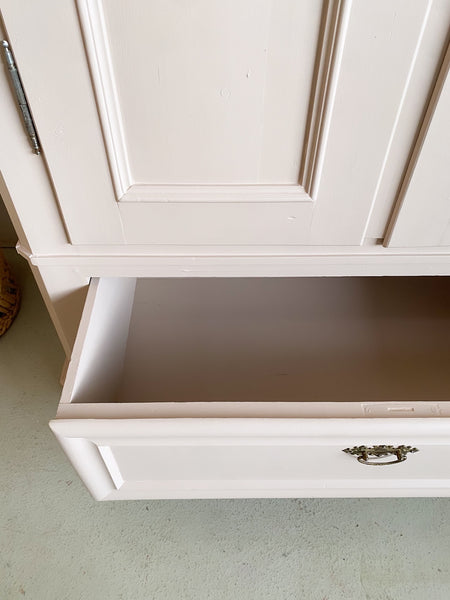 Dobbeltdørs karlekammerskab