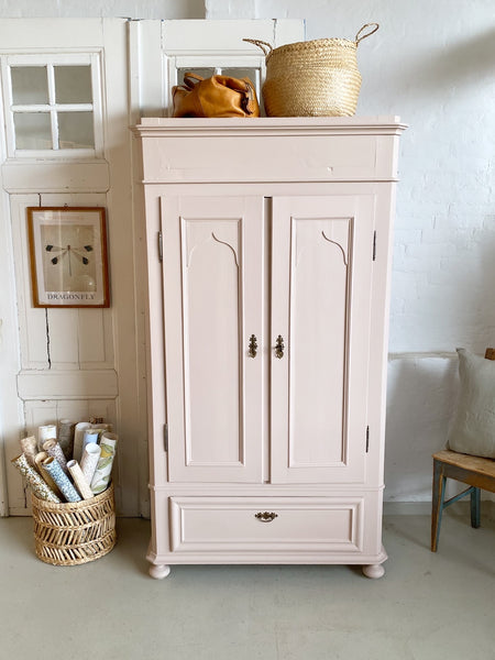 Dobbeltdørs karlekammerskab