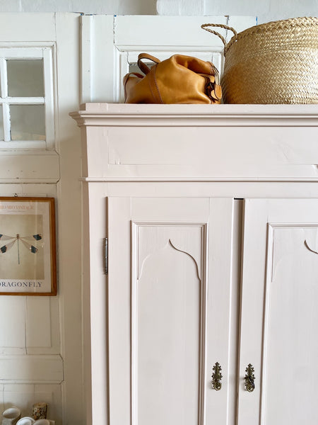 Dobbeltdørs karlekammerskab