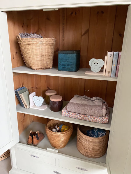 Stort dobbeltdørs karlekammerskab