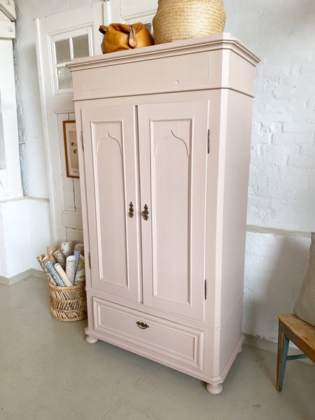 Dobbeltdørs karlekammerskab