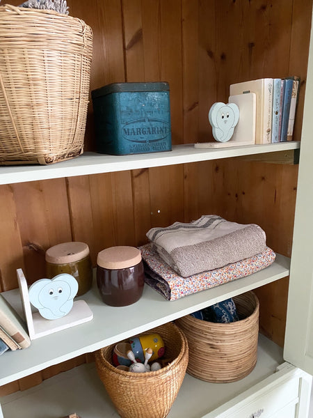 Stort dobbeltdørs karlekammerskab