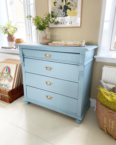 Vintage chest of drawers