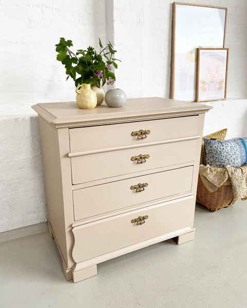 Nice vintage chest of drawers