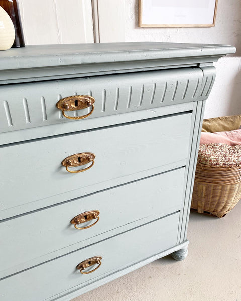 Vintage chest of drawers