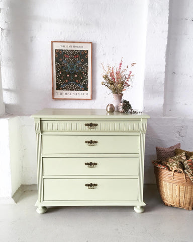 A really beautiful vintage chest of drawers