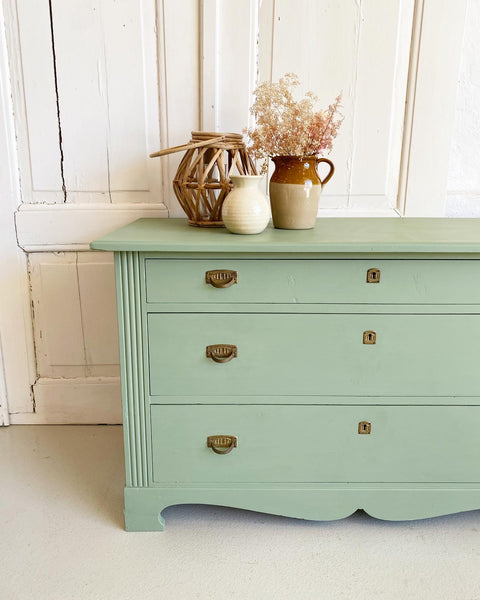 Large chest of drawers/bench