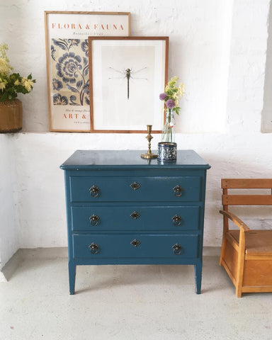 Cute vintage chest of drawers