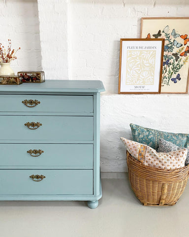 Vintage chest of drawers