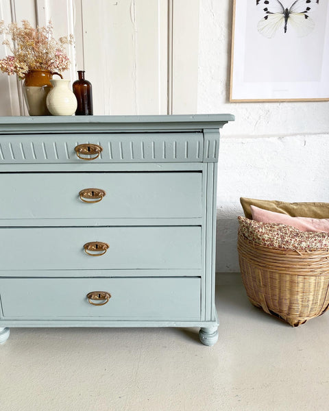 Vintage chest of drawers