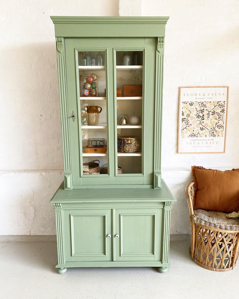 Large display cabinet