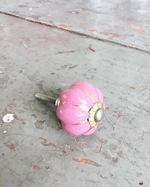 Håndmalet porcelænsgreb rosa med guldriller