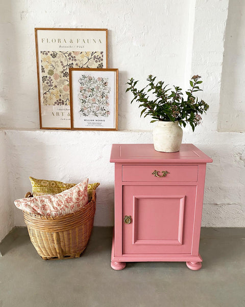 Beautiful little vintage cabinet