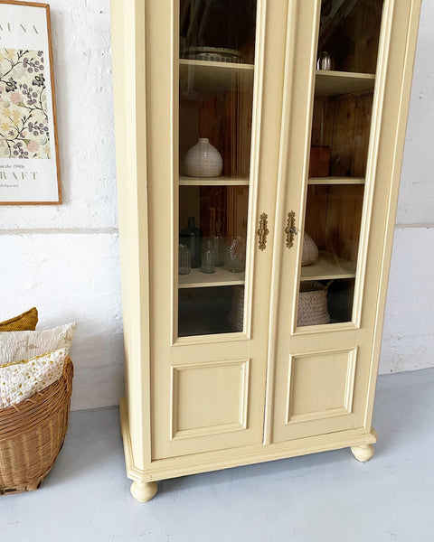 Double door display cabinet