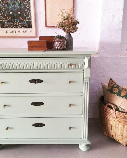 Nice vintage chest of drawers