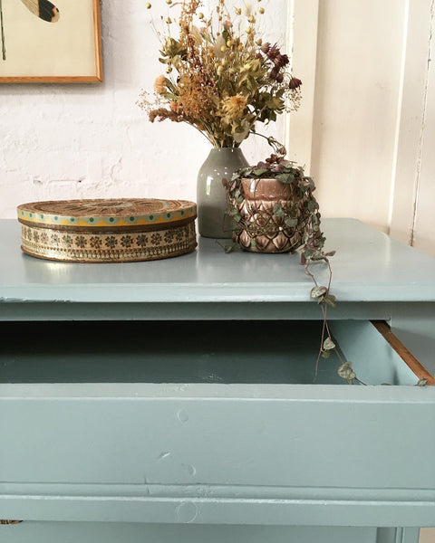 Nice vintage chest of drawers