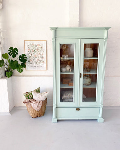 Double door display cabinet