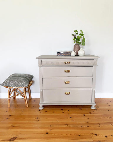 Vintage chest of drawers