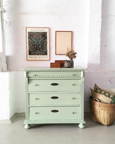 Nice vintage chest of drawers