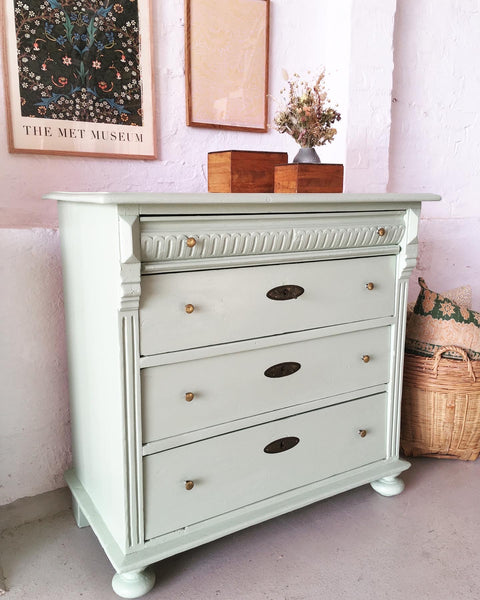 Nice vintage chest of drawers