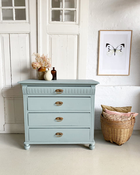 Vintage chest of drawers