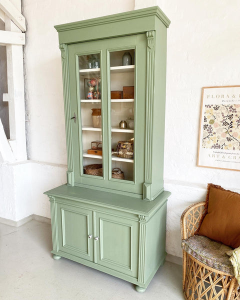 Large display cabinet