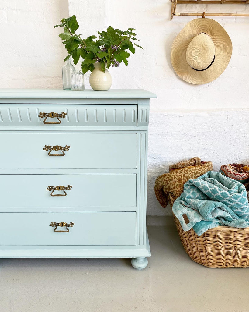 green vintage dresser Mint green vintage dresser – Ville vintage
