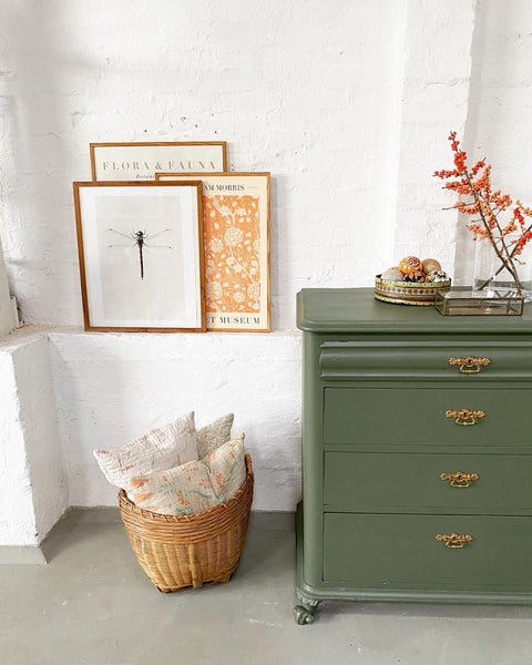 Classic vintage chest of drawers