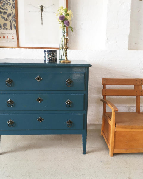 Cute vintage chest of drawers