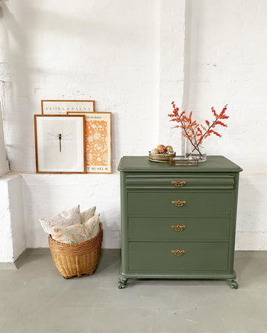 Classic vintage chest of drawers