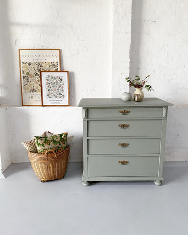 Vintage chest of drawers