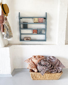 Nice vintage shelf/plate rack