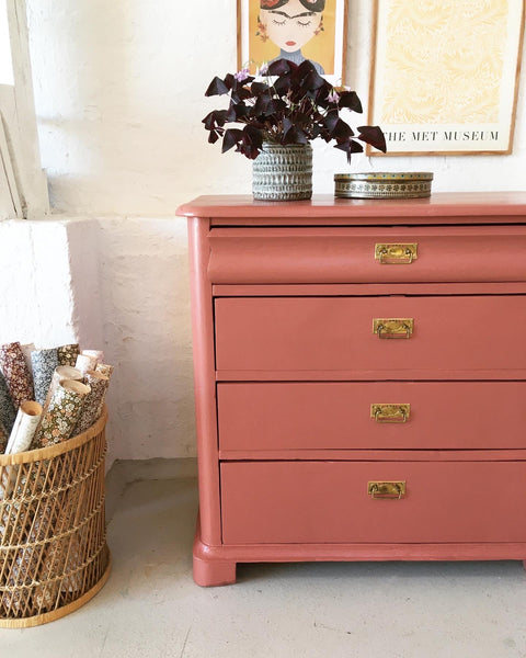 Vintage chest of drawers in a beautiful colour